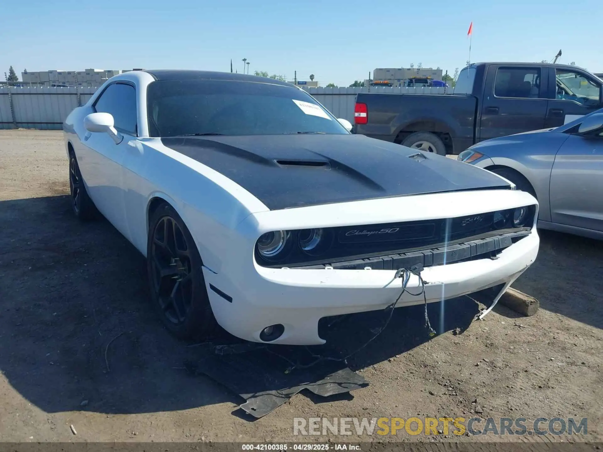 1 Photograph of a damaged car 2C3CDZBT7LH218891 DODGE CHALLENGER 2020