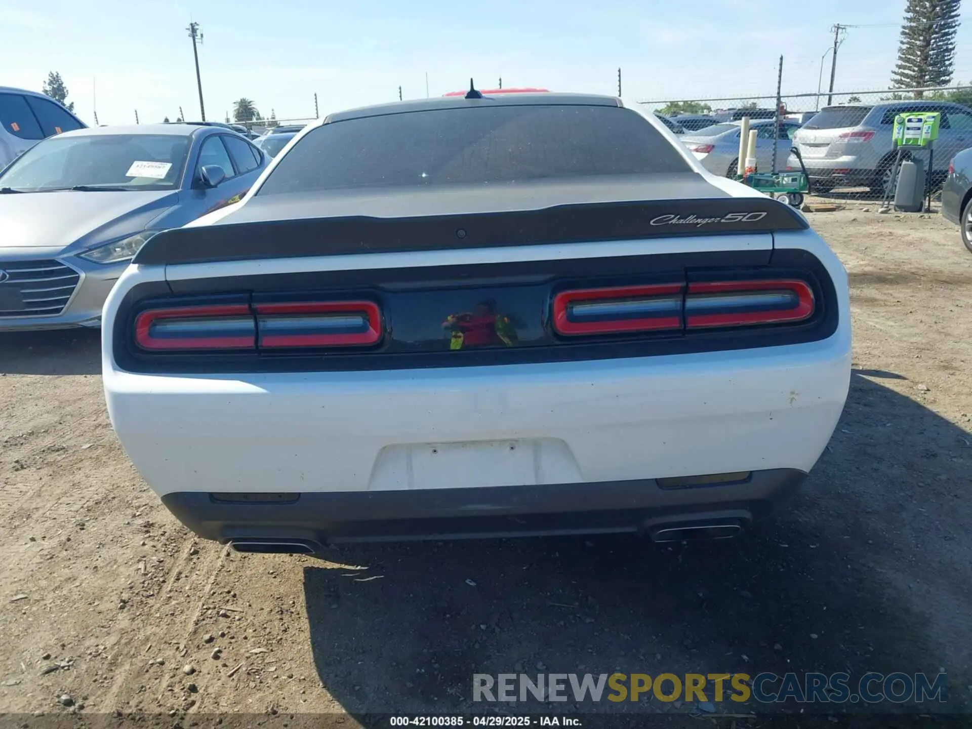 16 Photograph of a damaged car 2C3CDZBT7LH218891 DODGE CHALLENGER 2020