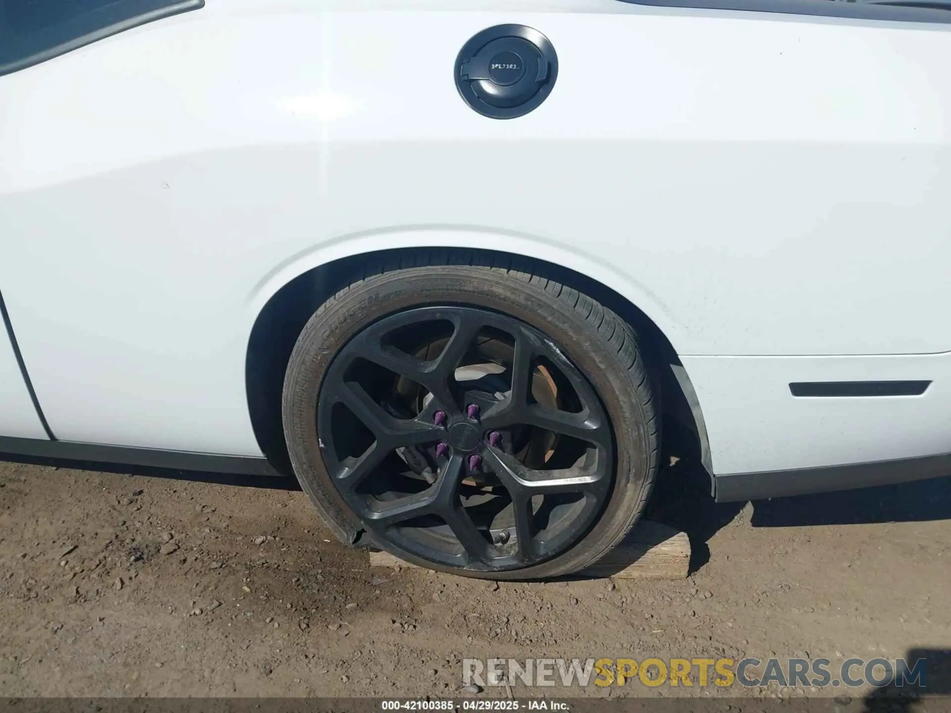 18 Photograph of a damaged car 2C3CDZBT7LH218891 DODGE CHALLENGER 2020