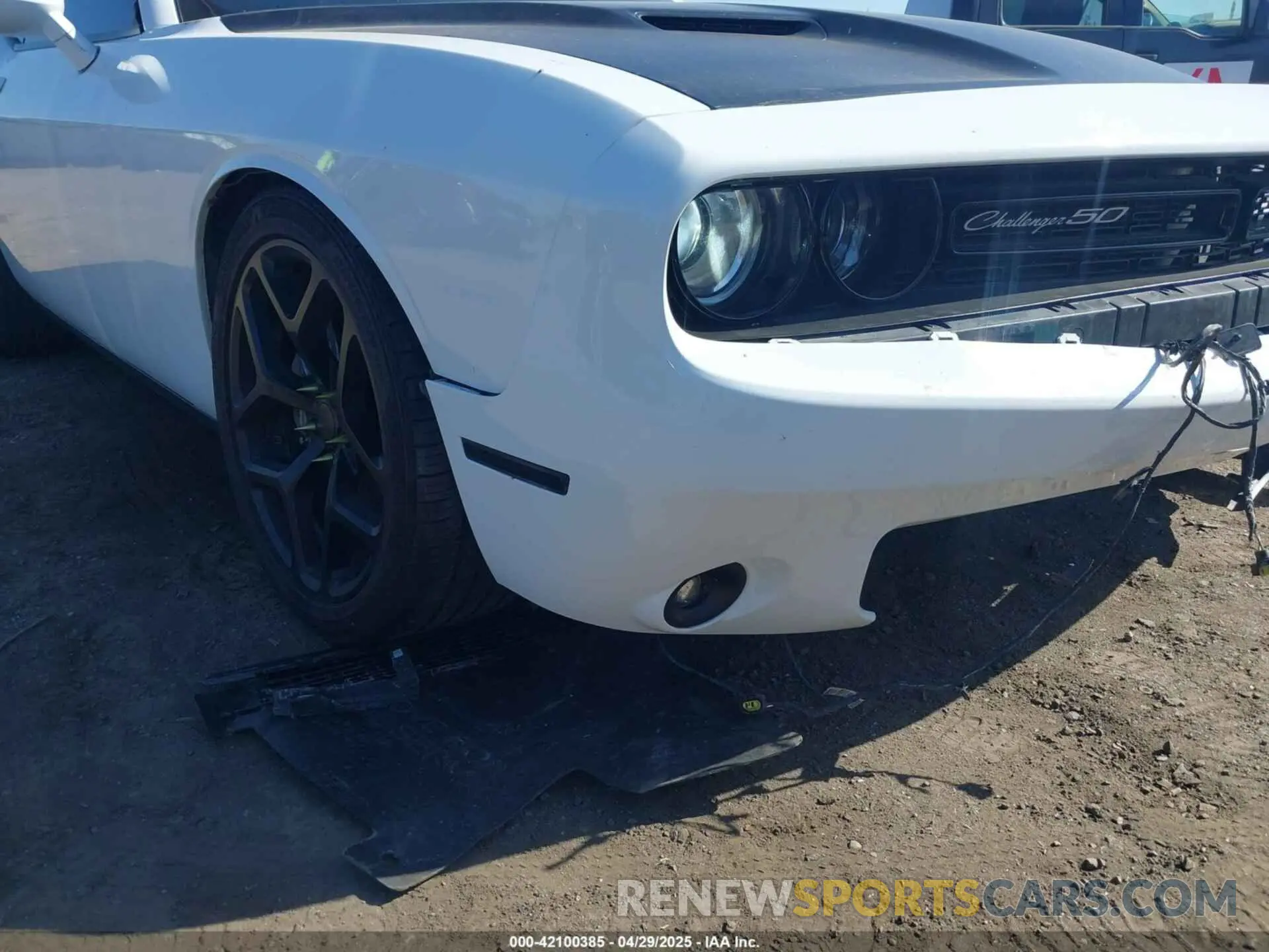 19 Photograph of a damaged car 2C3CDZBT7LH218891 DODGE CHALLENGER 2020