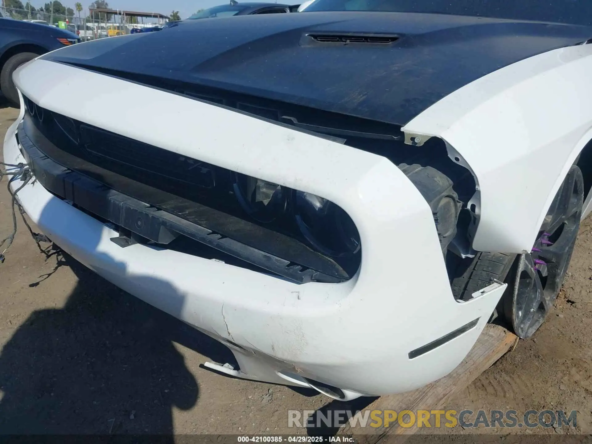 21 Photograph of a damaged car 2C3CDZBT7LH218891 DODGE CHALLENGER 2020