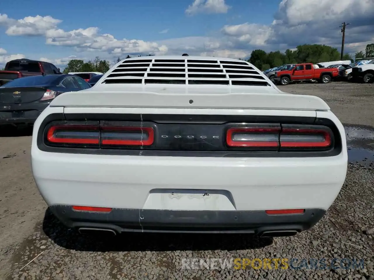 6 Photograph of a damaged car 2C3CDZBT8LH125152 DODGE CHALLENGER 2020
