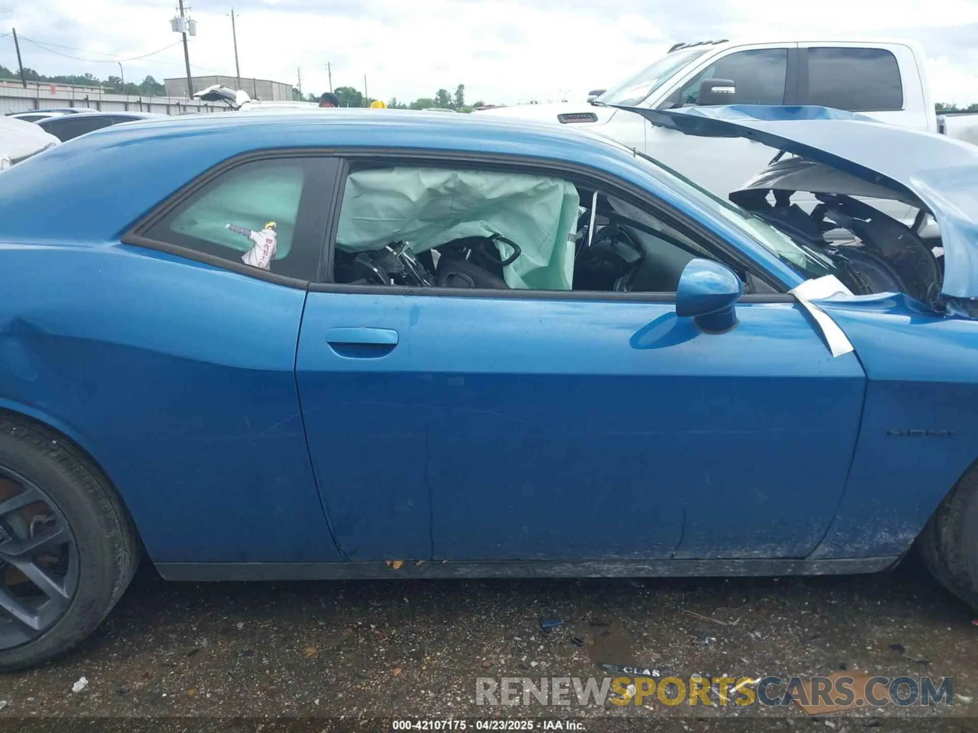 12 Photograph of a damaged car 2C3CDZBTXLH210848 DODGE CHALLENGER 2020