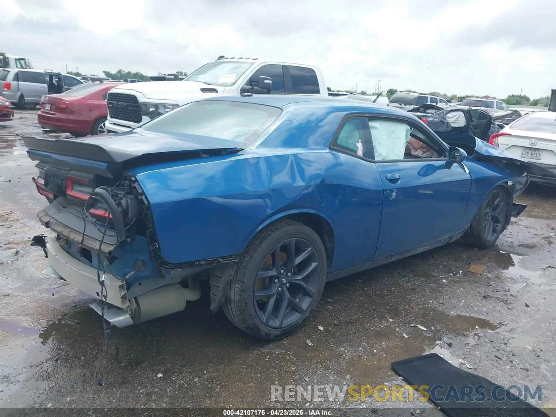 4 Photograph of a damaged car 2C3CDZBTXLH210848 DODGE CHALLENGER 2020