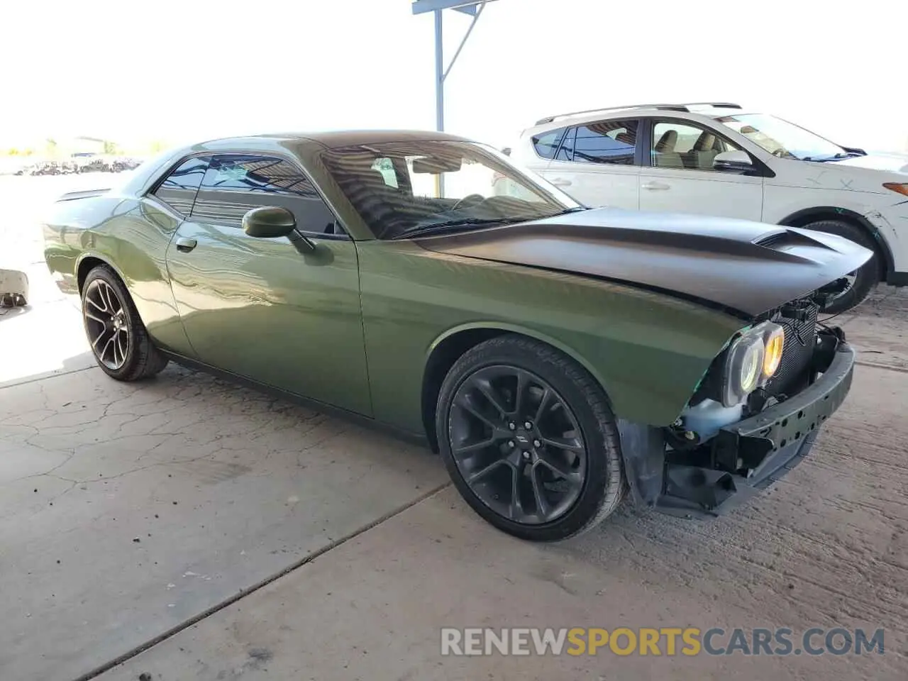4 Photograph of a damaged car 2C3CDZBTXLH236513 DODGE CHALLENGER 2020