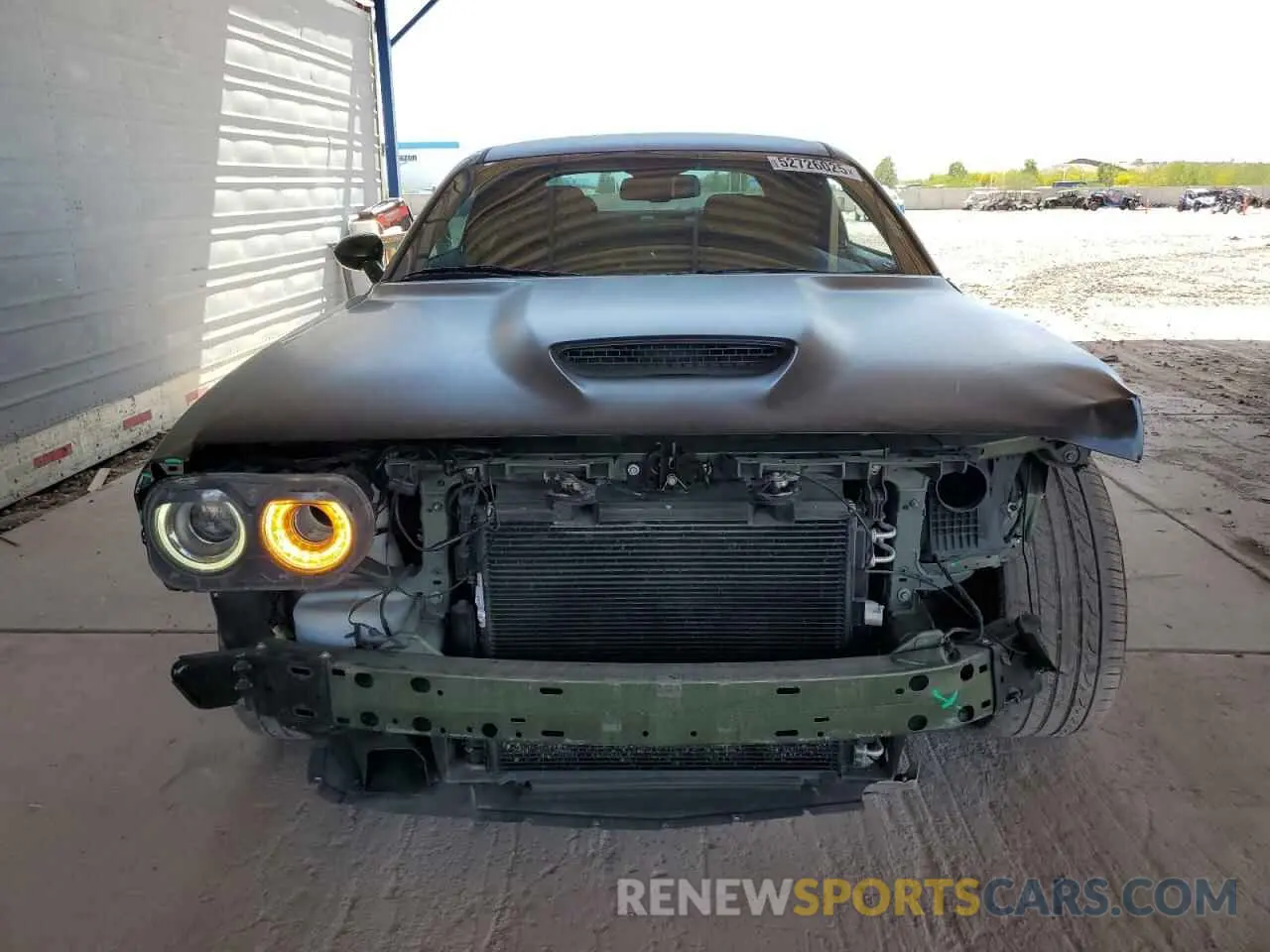 5 Photograph of a damaged car 2C3CDZBTXLH236513 DODGE CHALLENGER 2020