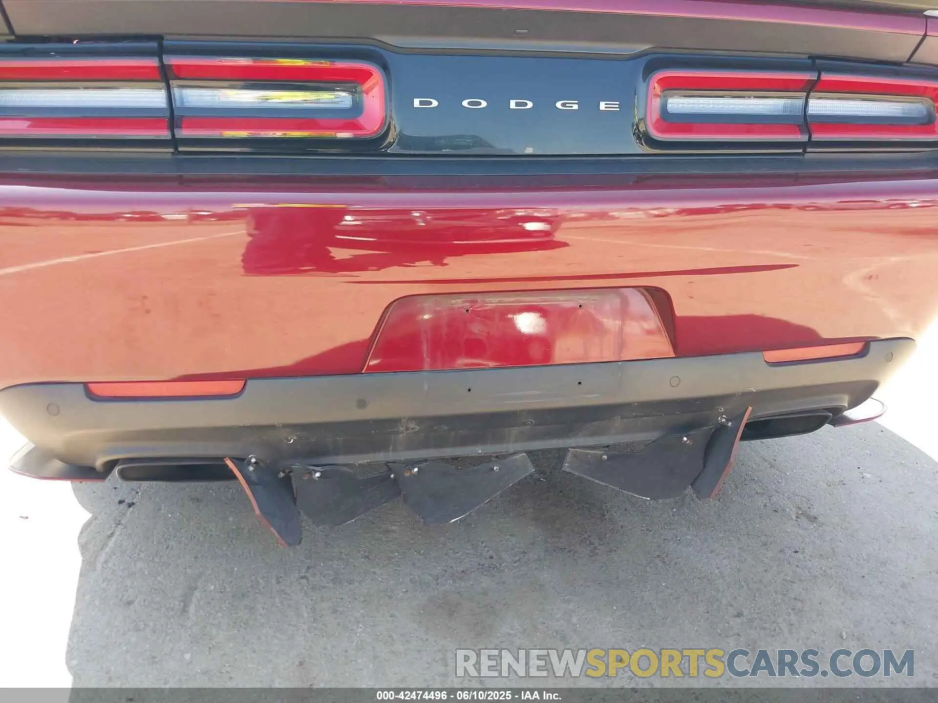 18 Photograph of a damaged car 2C3CDZC98LH117507 DODGE CHALLENGER 2020