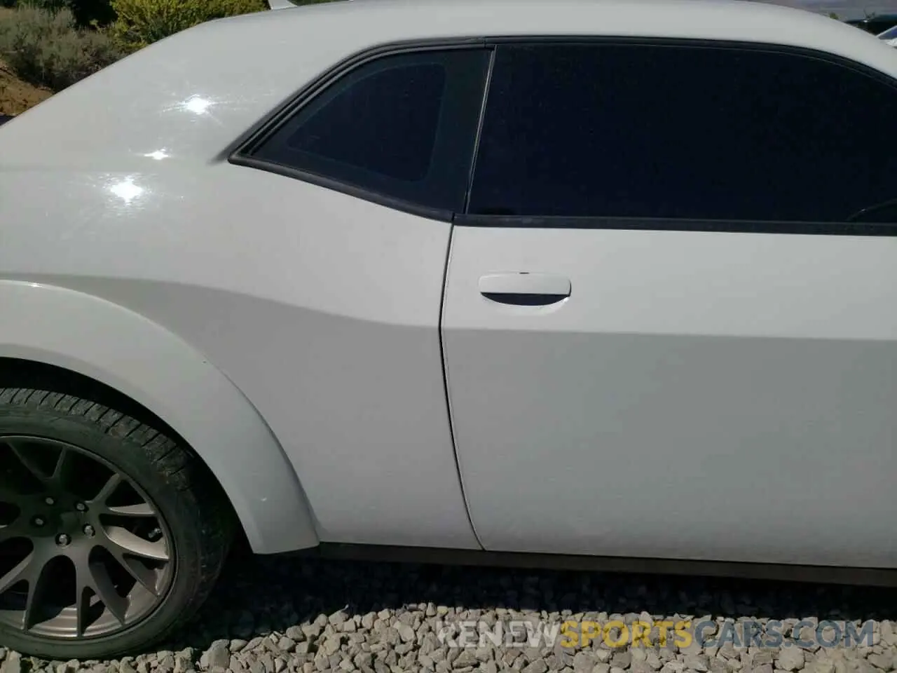 10 Photograph of a damaged car 2C3CDZFJ0LH156372 DODGE CHALLENGER 2020