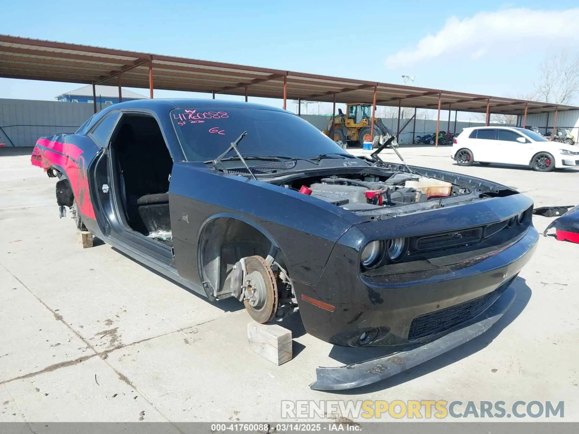 1 Photograph of a damaged car 2C3CDZFJ0LH236674 DODGE CHALLENGER 2020