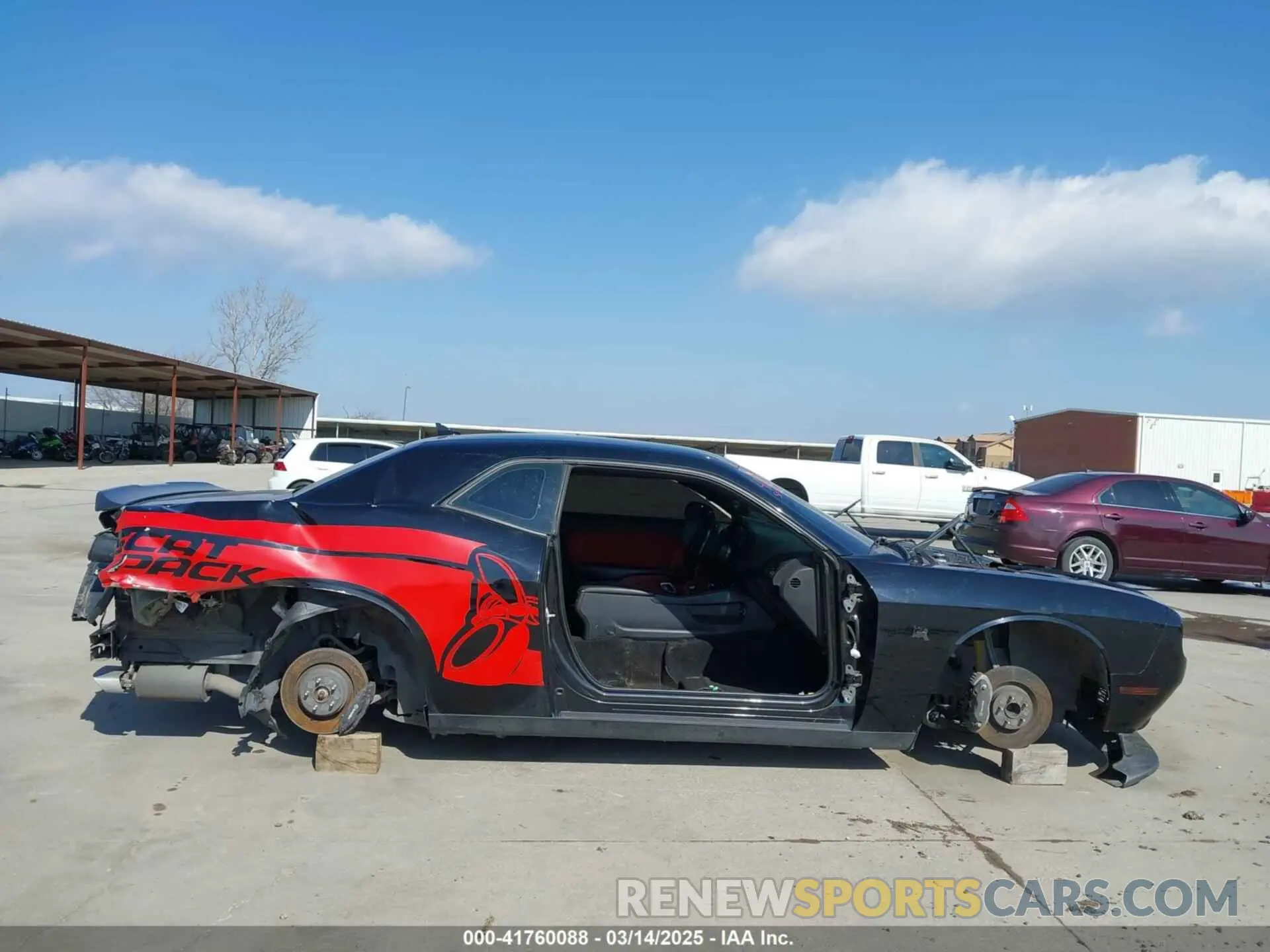 13 Photograph of a damaged car 2C3CDZFJ0LH236674 DODGE CHALLENGER 2020