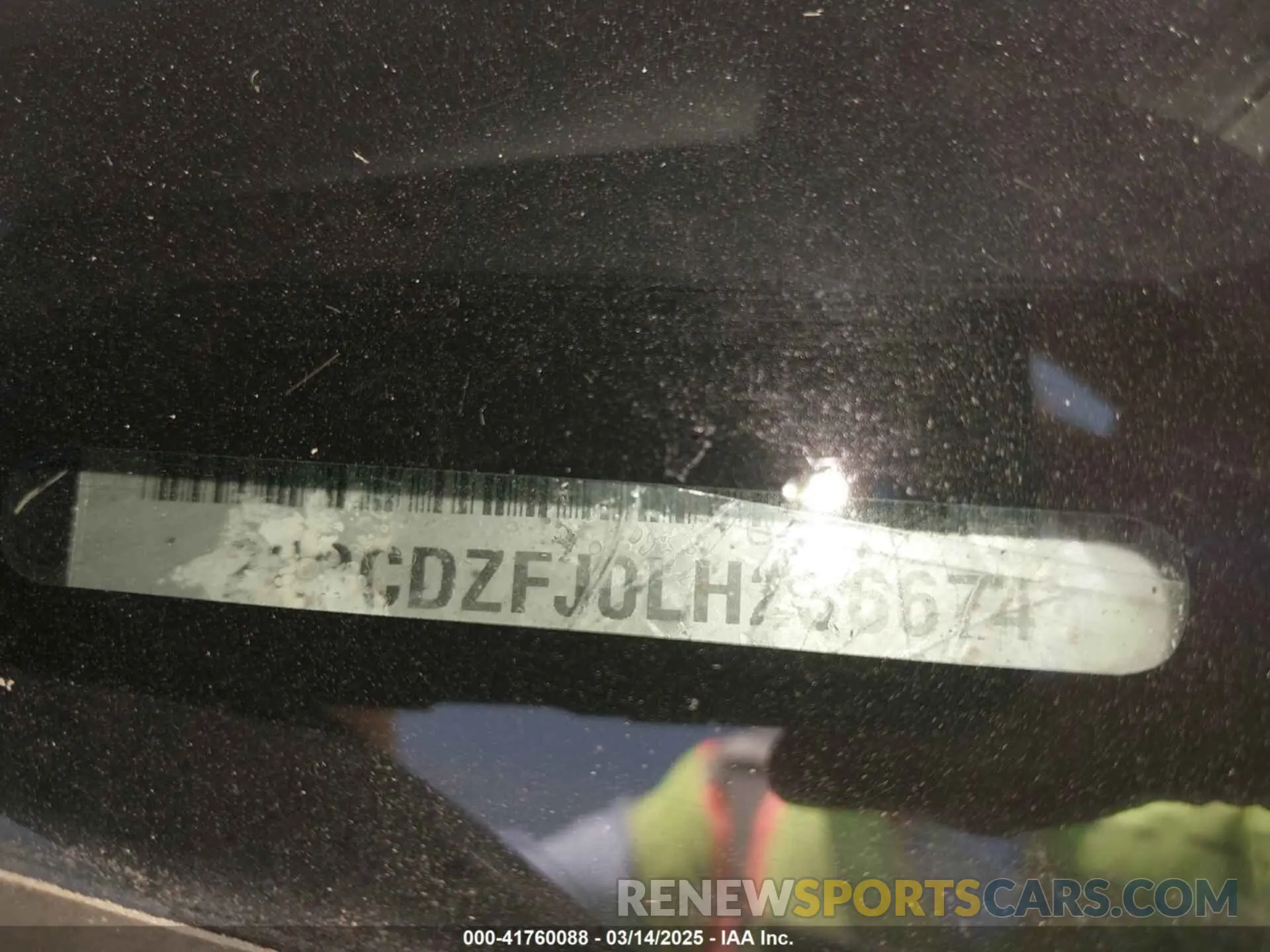 18 Photograph of a damaged car 2C3CDZFJ0LH236674 DODGE CHALLENGER 2020