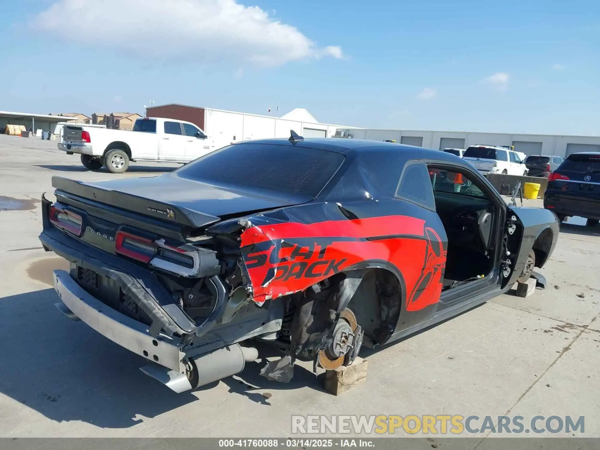 4 Photograph of a damaged car 2C3CDZFJ0LH236674 DODGE CHALLENGER 2020