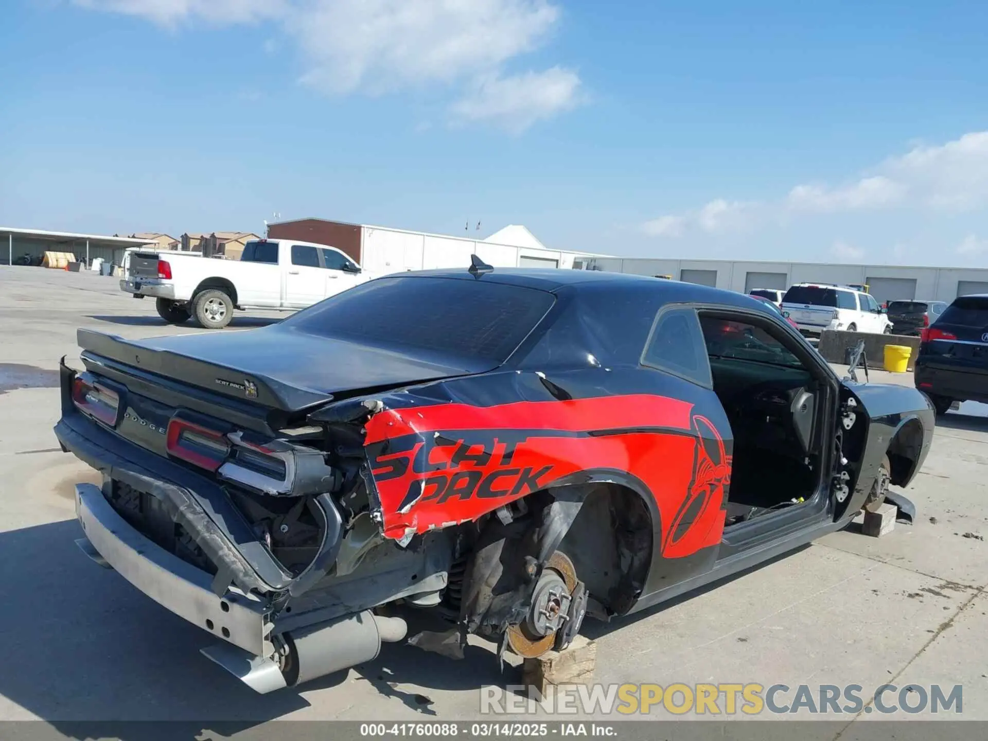 6 Photograph of a damaged car 2C3CDZFJ0LH236674 DODGE CHALLENGER 2020