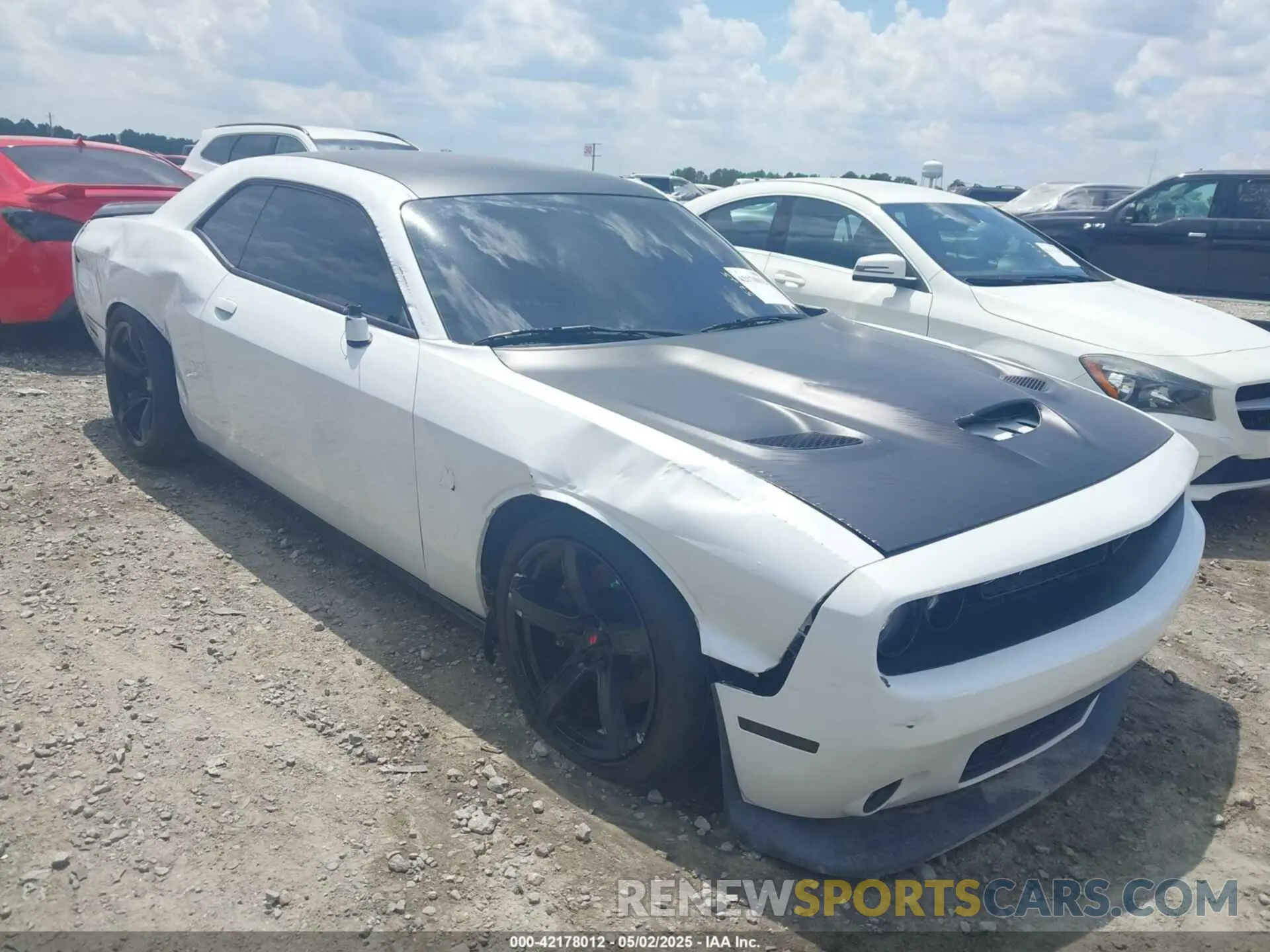 1 Photograph of a damaged car 2C3CDZFJ1LH117418 DODGE CHALLENGER 2020