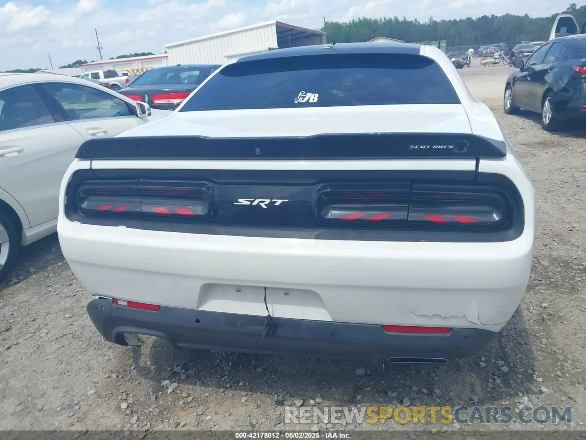 16 Photograph of a damaged car 2C3CDZFJ1LH117418 DODGE CHALLENGER 2020