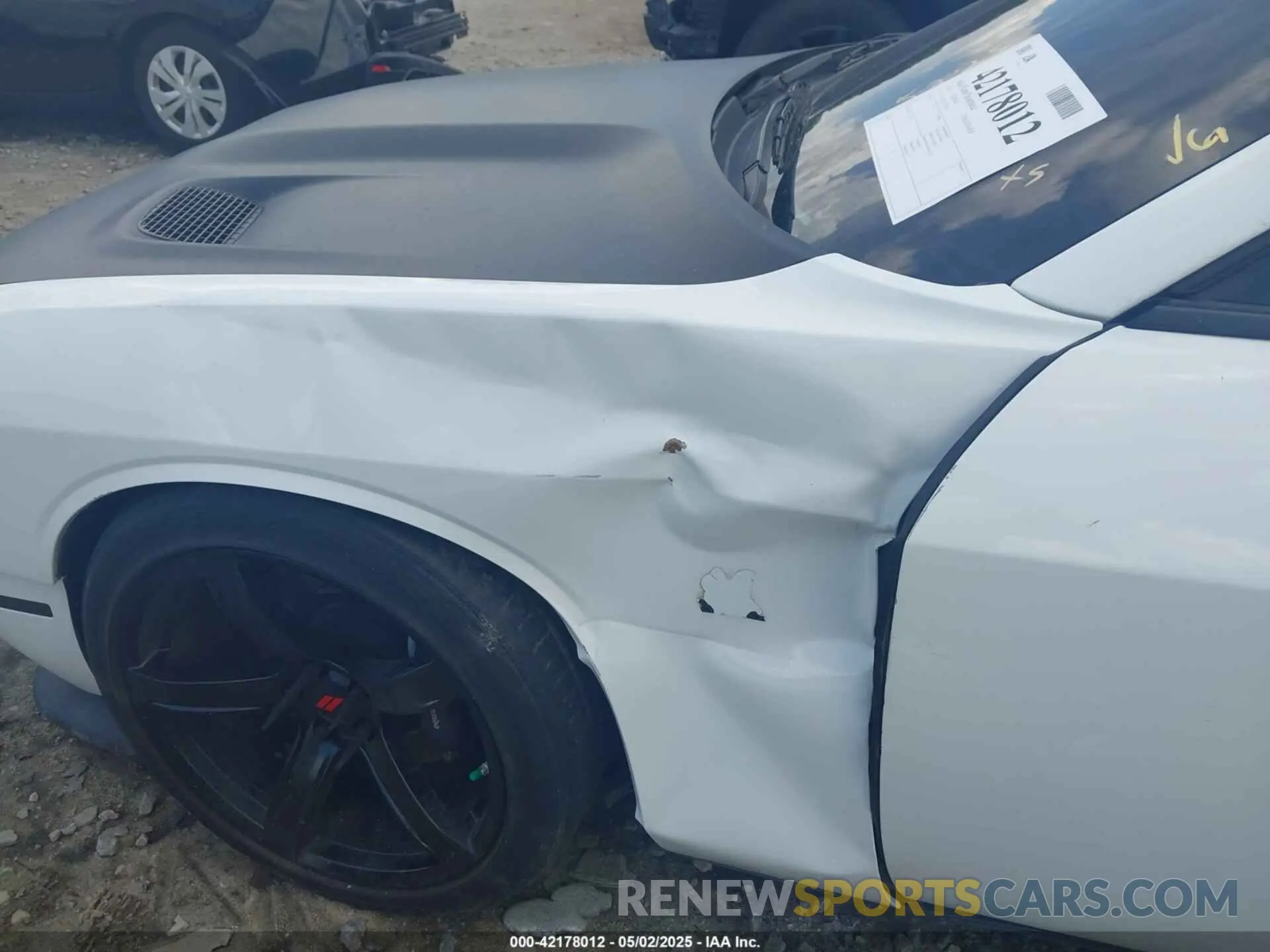 17 Photograph of a damaged car 2C3CDZFJ1LH117418 DODGE CHALLENGER 2020