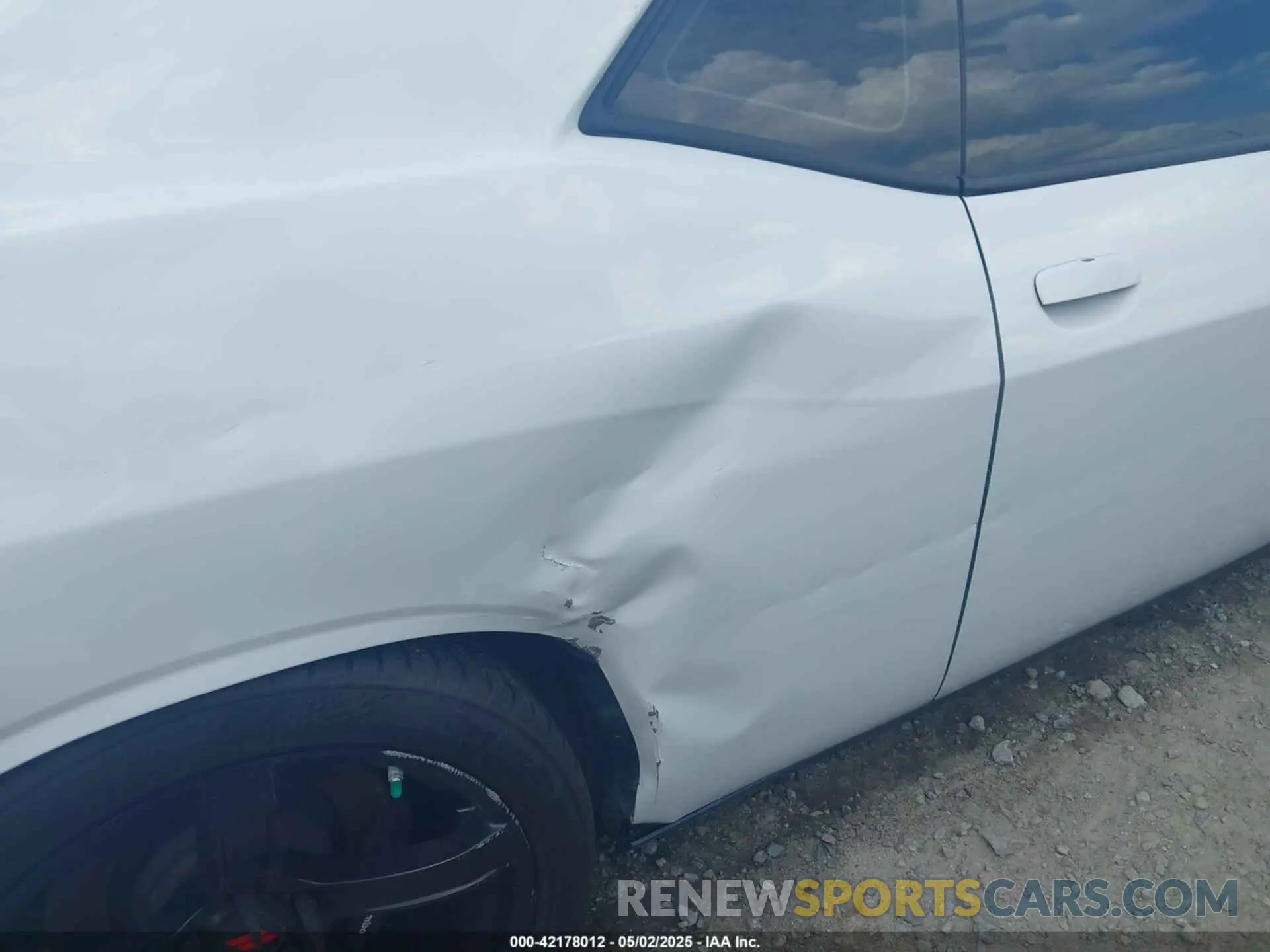 21 Photograph of a damaged car 2C3CDZFJ1LH117418 DODGE CHALLENGER 2020