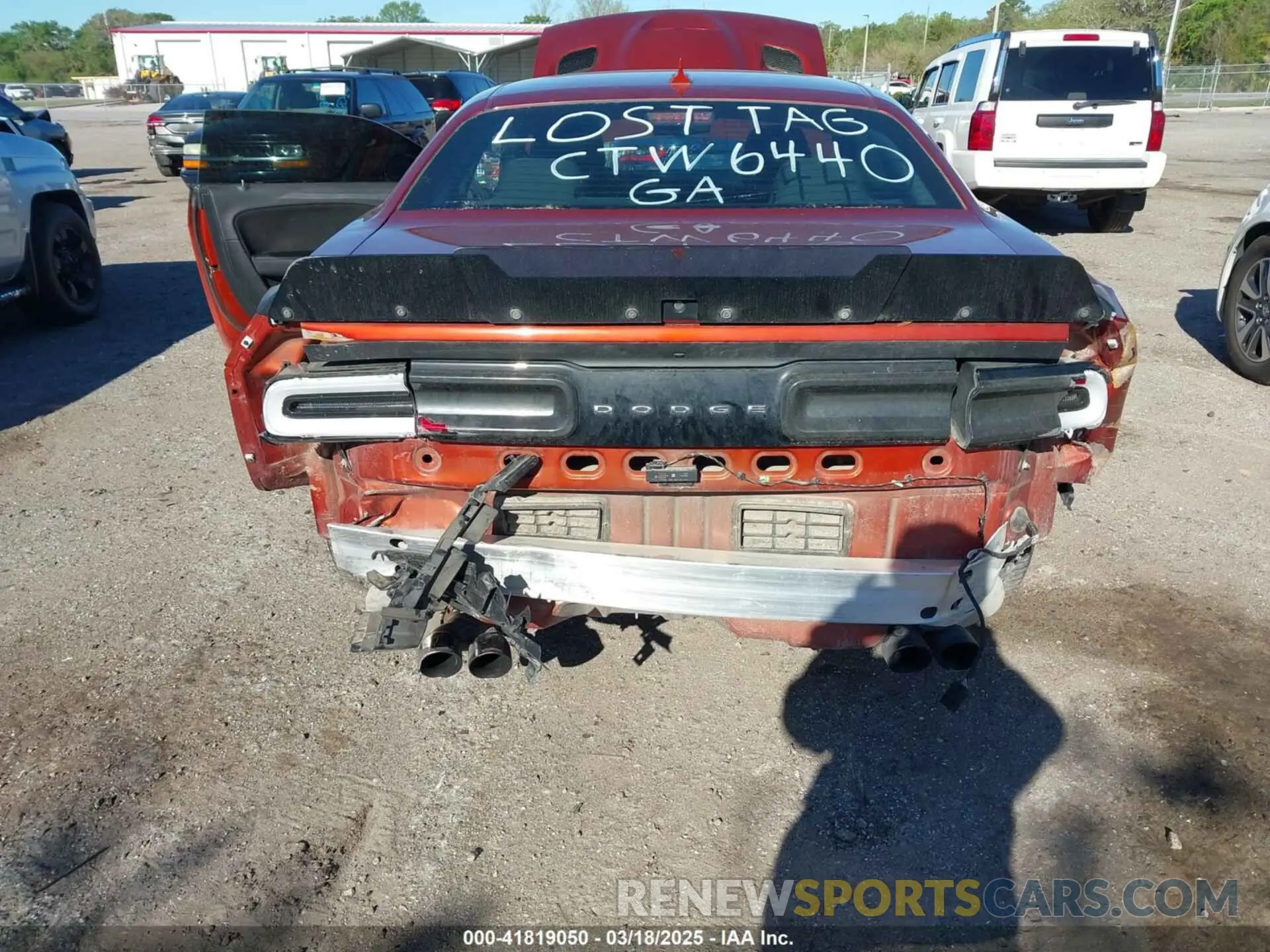 6 Photograph of a damaged car 2C3CDZFJ1LH243603 DODGE CHALLENGER 2020
