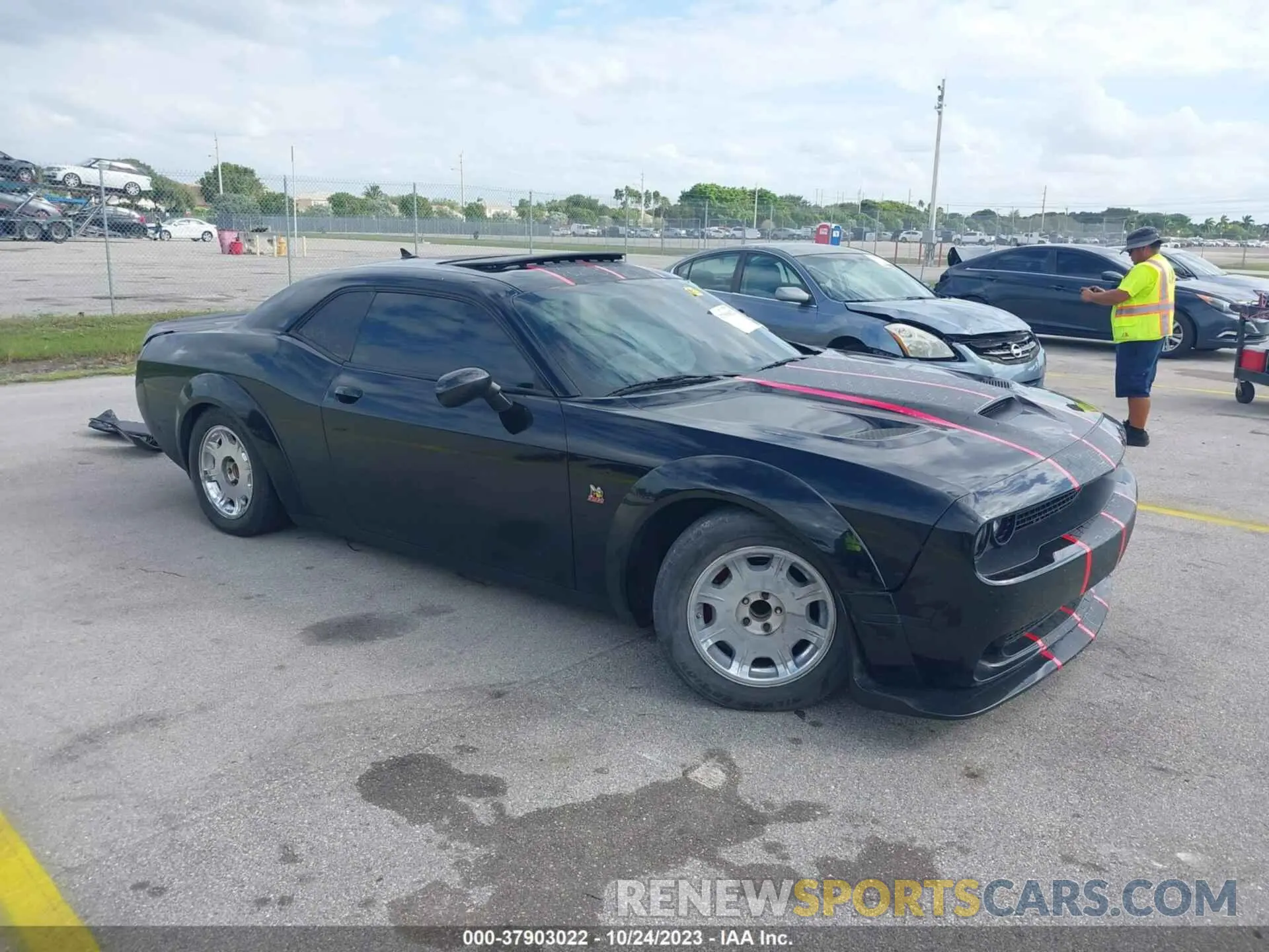 1 Photograph of a damaged car 2C3CDZFJ2LH203577 DODGE CHALLENGER 2020