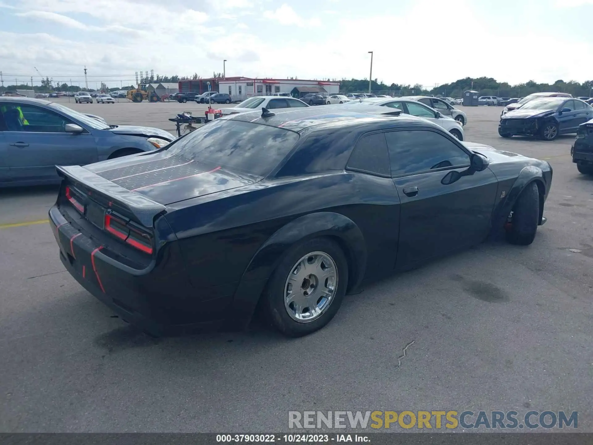 4 Photograph of a damaged car 2C3CDZFJ2LH203577 DODGE CHALLENGER 2020