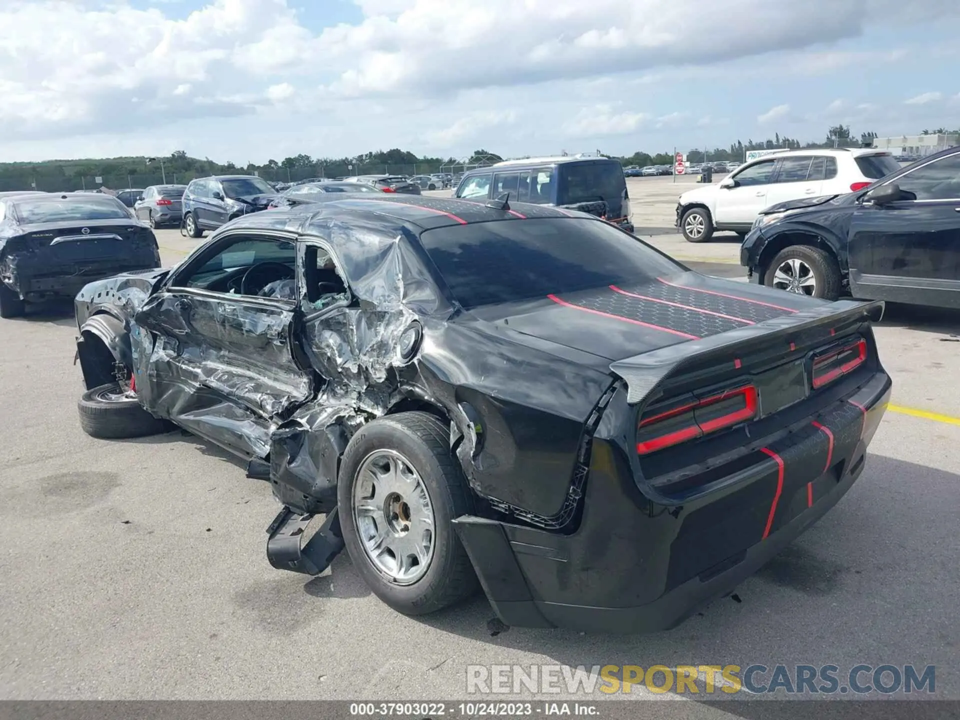 6 Photograph of a damaged car 2C3CDZFJ2LH203577 DODGE CHALLENGER 2020