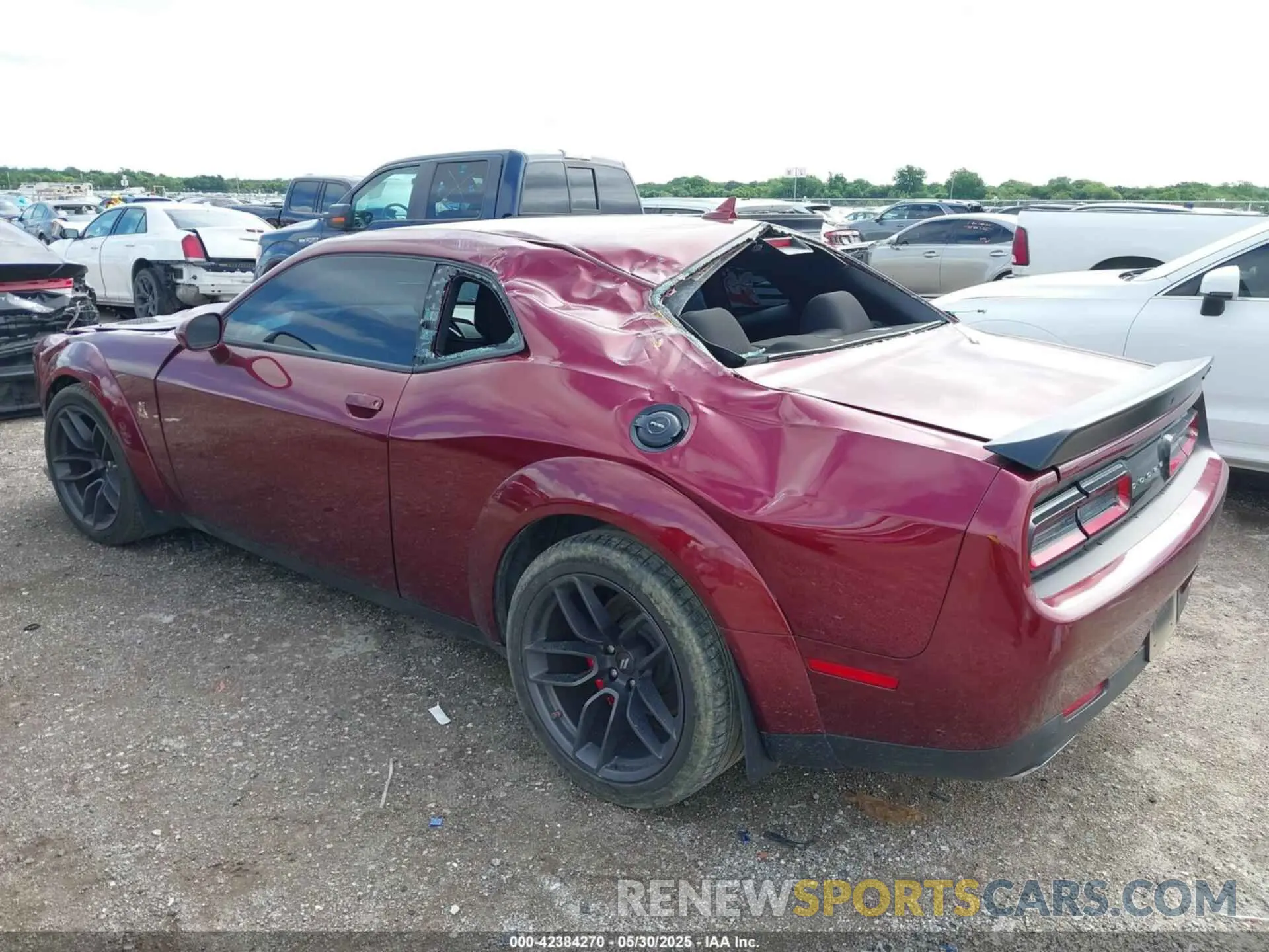 3 Photograph of a damaged car 2C3CDZFJ3LH235874 DODGE CHALLENGER 2020