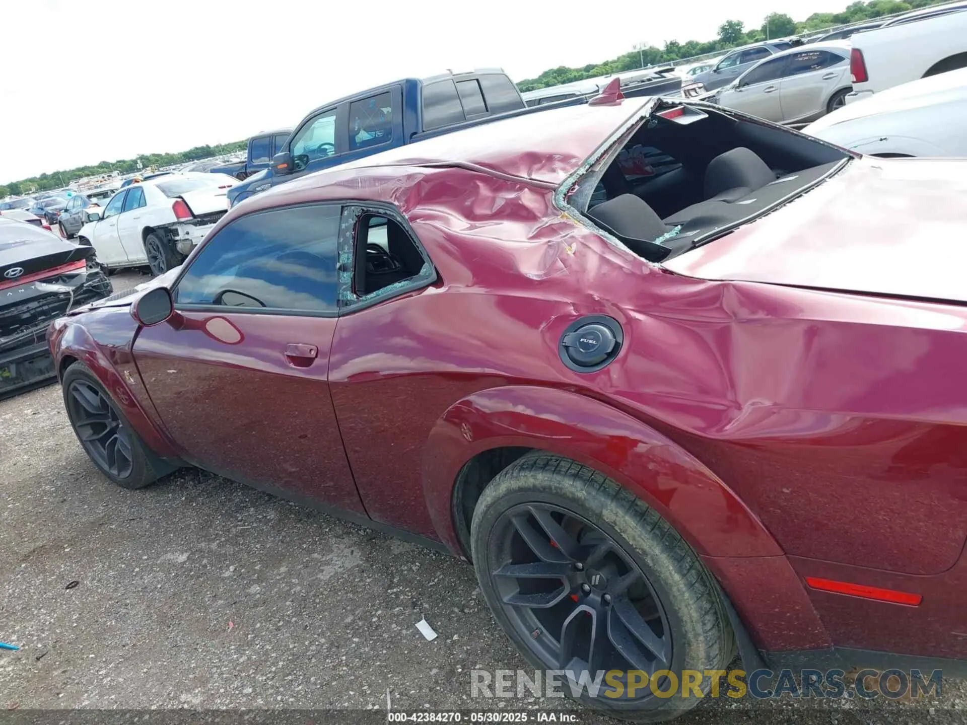 6 Photograph of a damaged car 2C3CDZFJ3LH235874 DODGE CHALLENGER 2020