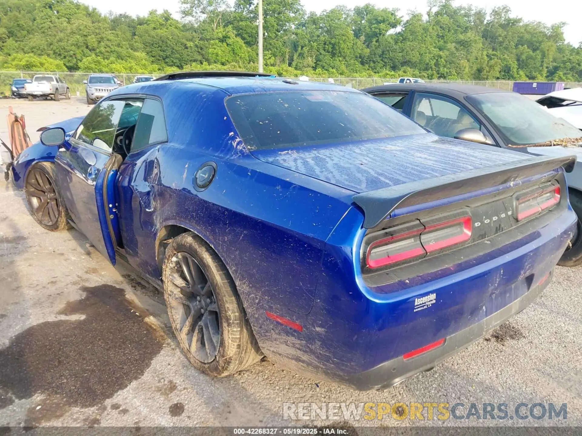 3 Photograph of a damaged car 2C3CDZFJ4LH117493 DODGE CHALLENGER 2020