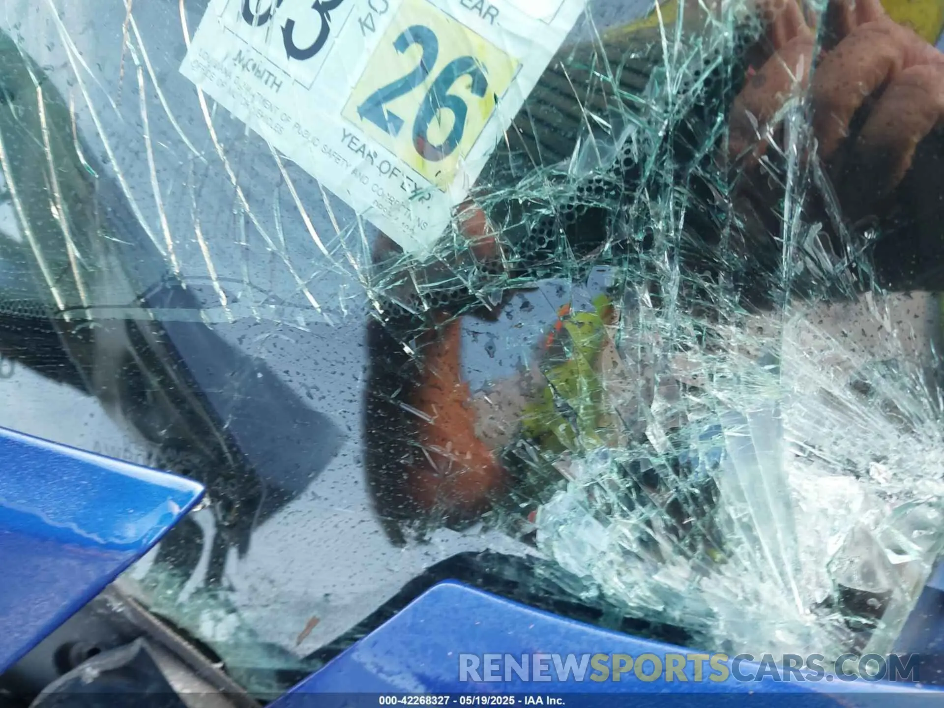 9 Photograph of a damaged car 2C3CDZFJ4LH117493 DODGE CHALLENGER 2020