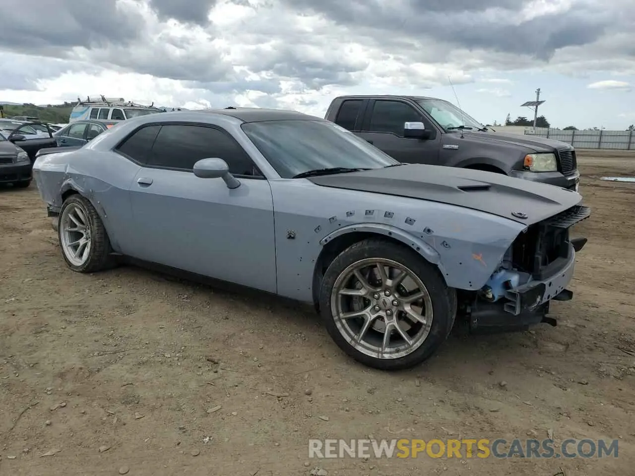 4 Photograph of a damaged car 2C3CDZFJ4LH240324 DODGE CHALLENGER 2020