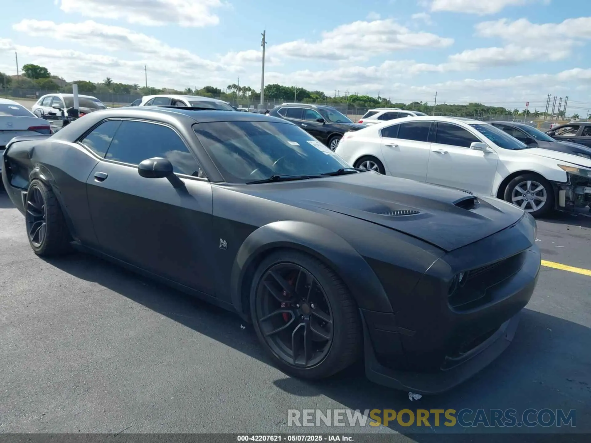 1 Photograph of a damaged car 2C3CDZFJ5LH103926 DODGE CHALLENGER 2020