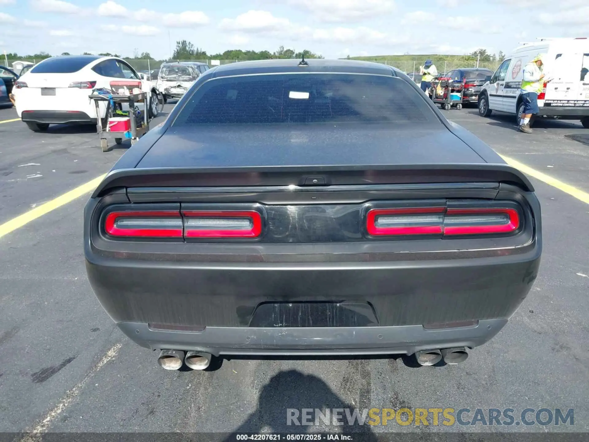 16 Photograph of a damaged car 2C3CDZFJ5LH103926 DODGE CHALLENGER 2020