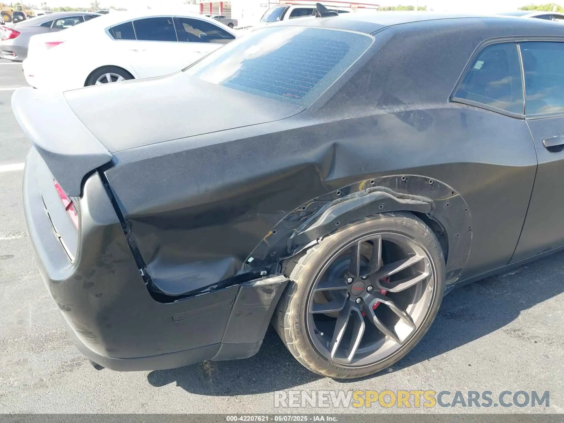 17 Photograph of a damaged car 2C3CDZFJ5LH103926 DODGE CHALLENGER 2020