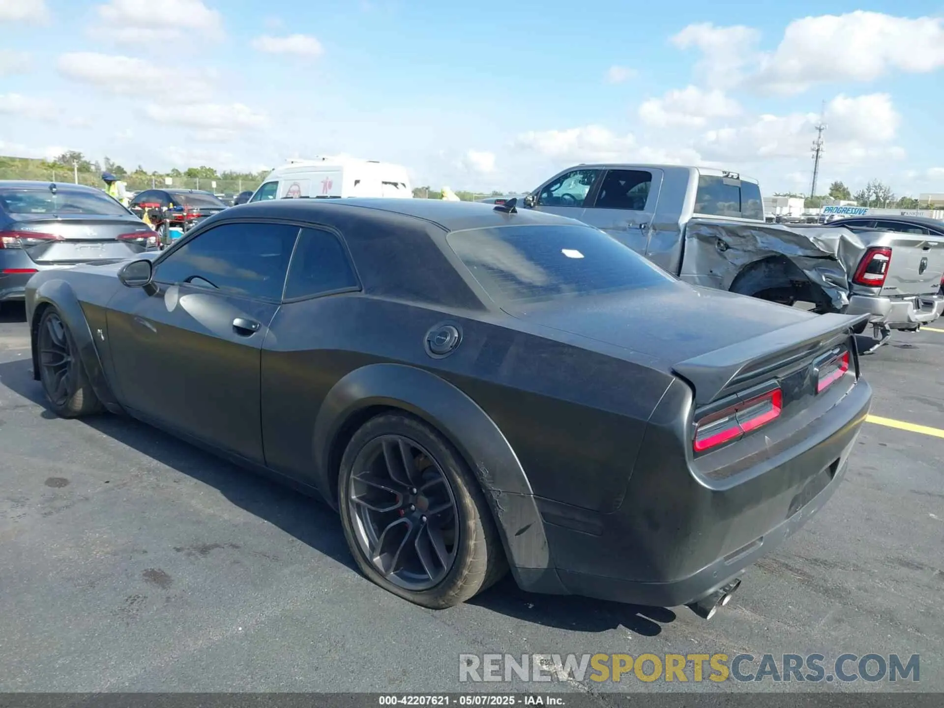 3 Photograph of a damaged car 2C3CDZFJ5LH103926 DODGE CHALLENGER 2020