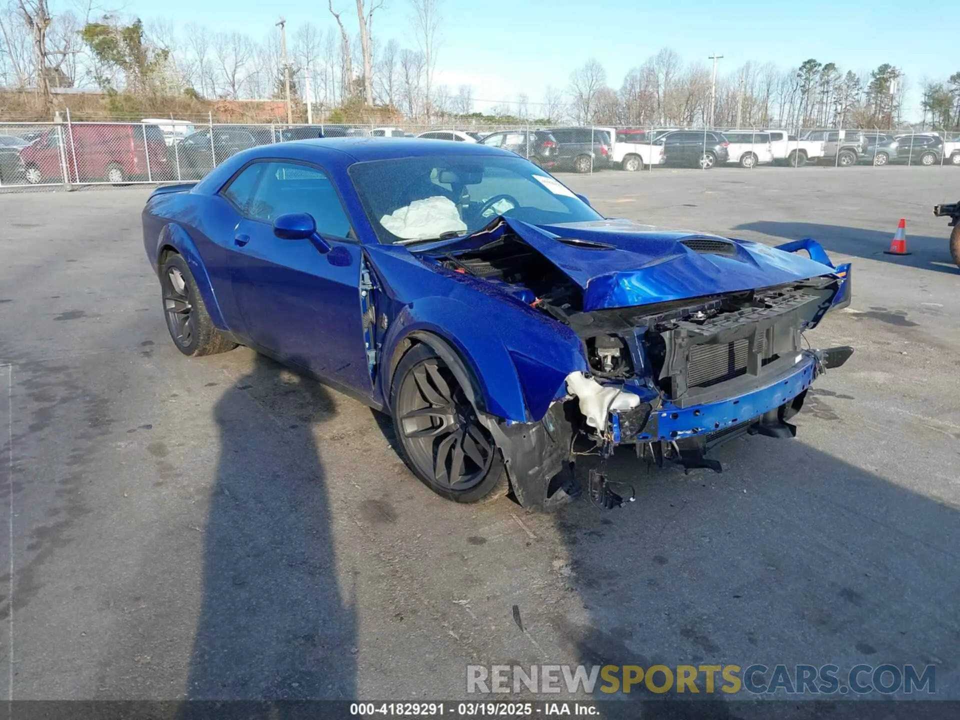 1 Photograph of a damaged car 2C3CDZFJ6LH156392 DODGE CHALLENGER 2020