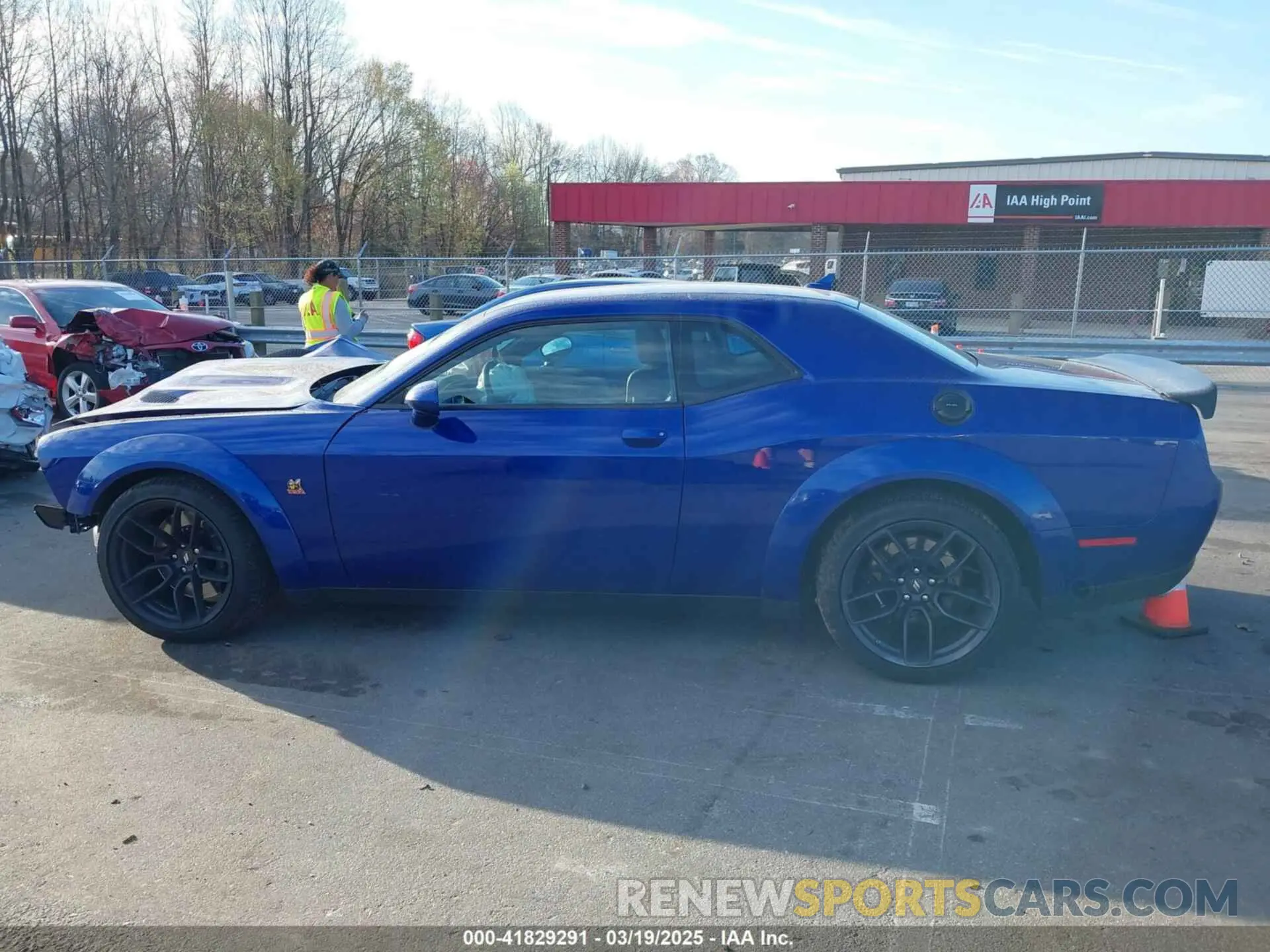 14 Photograph of a damaged car 2C3CDZFJ6LH156392 DODGE CHALLENGER 2020