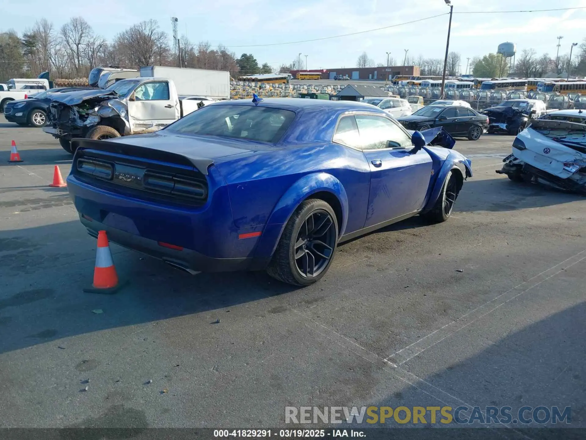 4 Photograph of a damaged car 2C3CDZFJ6LH156392 DODGE CHALLENGER 2020