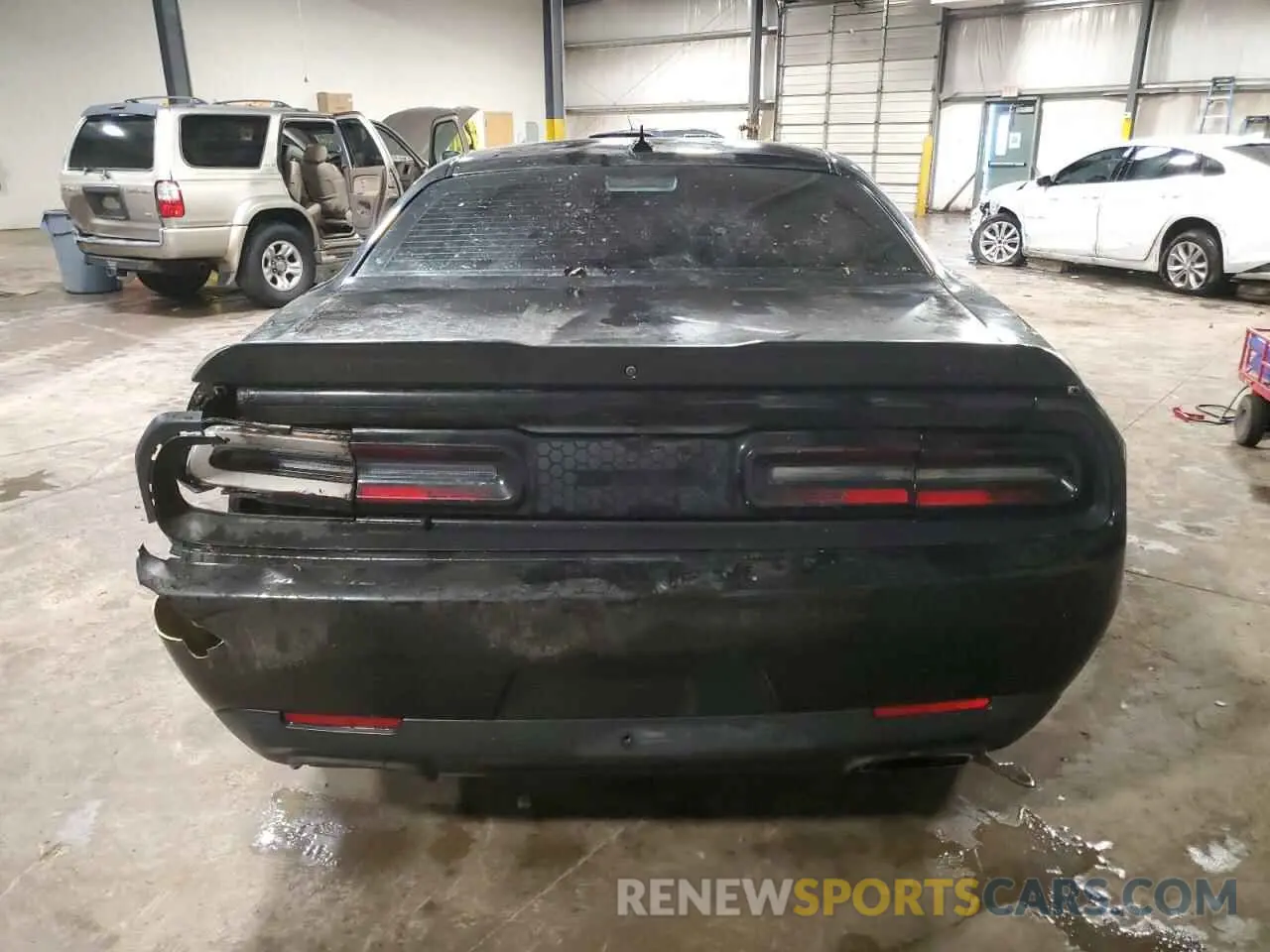 6 Photograph of a damaged car 2C3CDZFJ6LH206689 DODGE CHALLENGER 2020