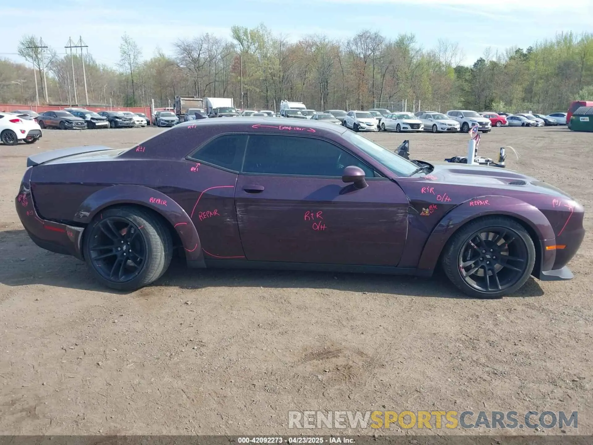 13 Photograph of a damaged car 2C3CDZFJ8LH222764 DODGE CHALLENGER 2020