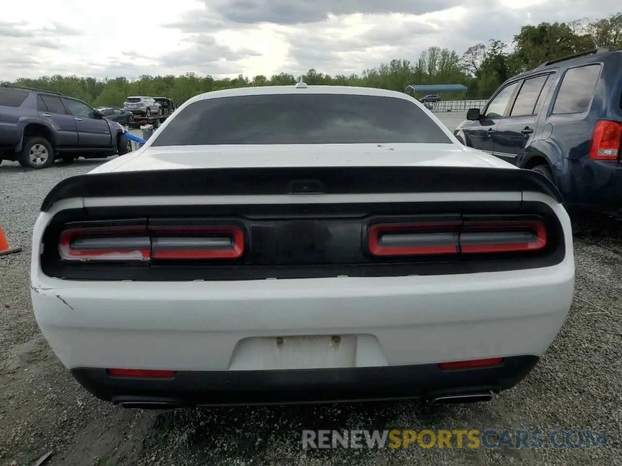6 Photograph of a damaged car 2C3CDZFJ9LH210820 DODGE CHALLENGER 2020