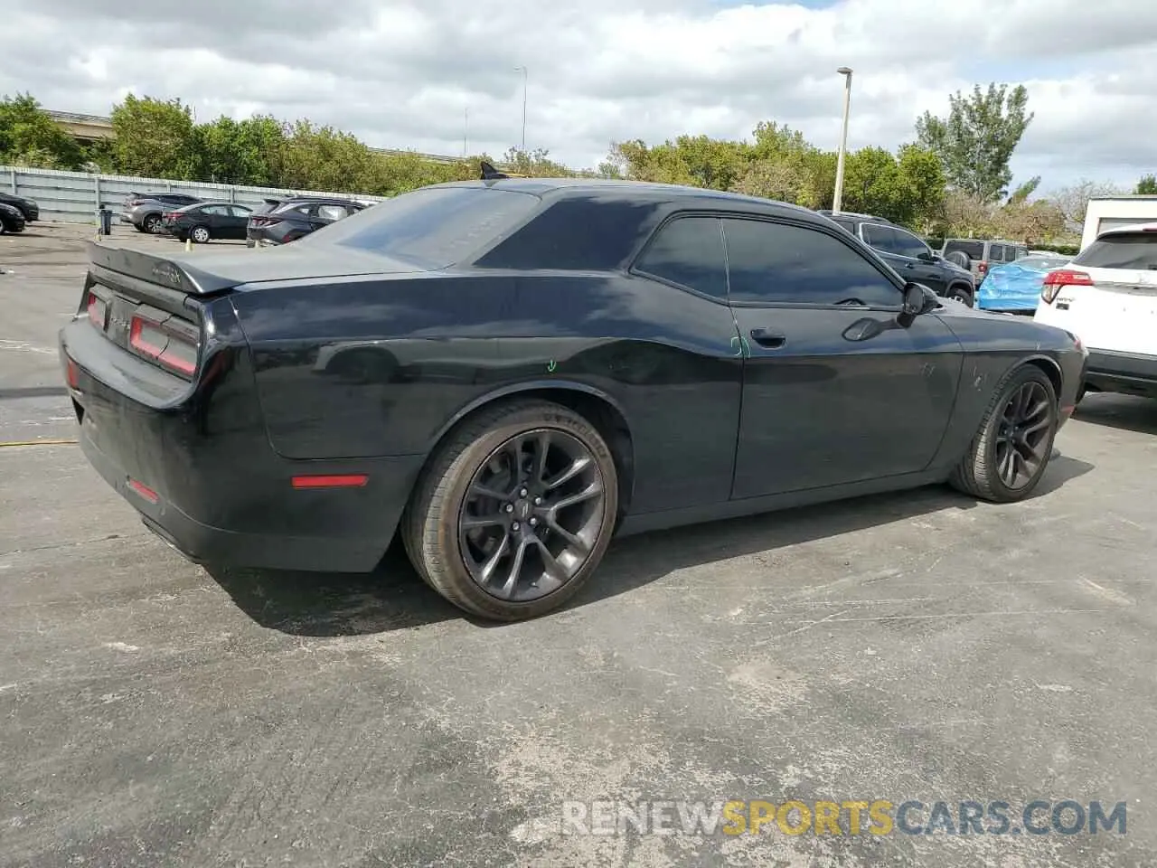 3 Photograph of a damaged car 2C3CDZFJXLH123329 DODGE CHALLENGER 2020