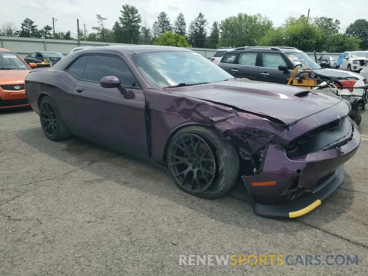 4 Photograph of a damaged car 2C3CDZJG0LH215304 DODGE CHALLENGER 2020