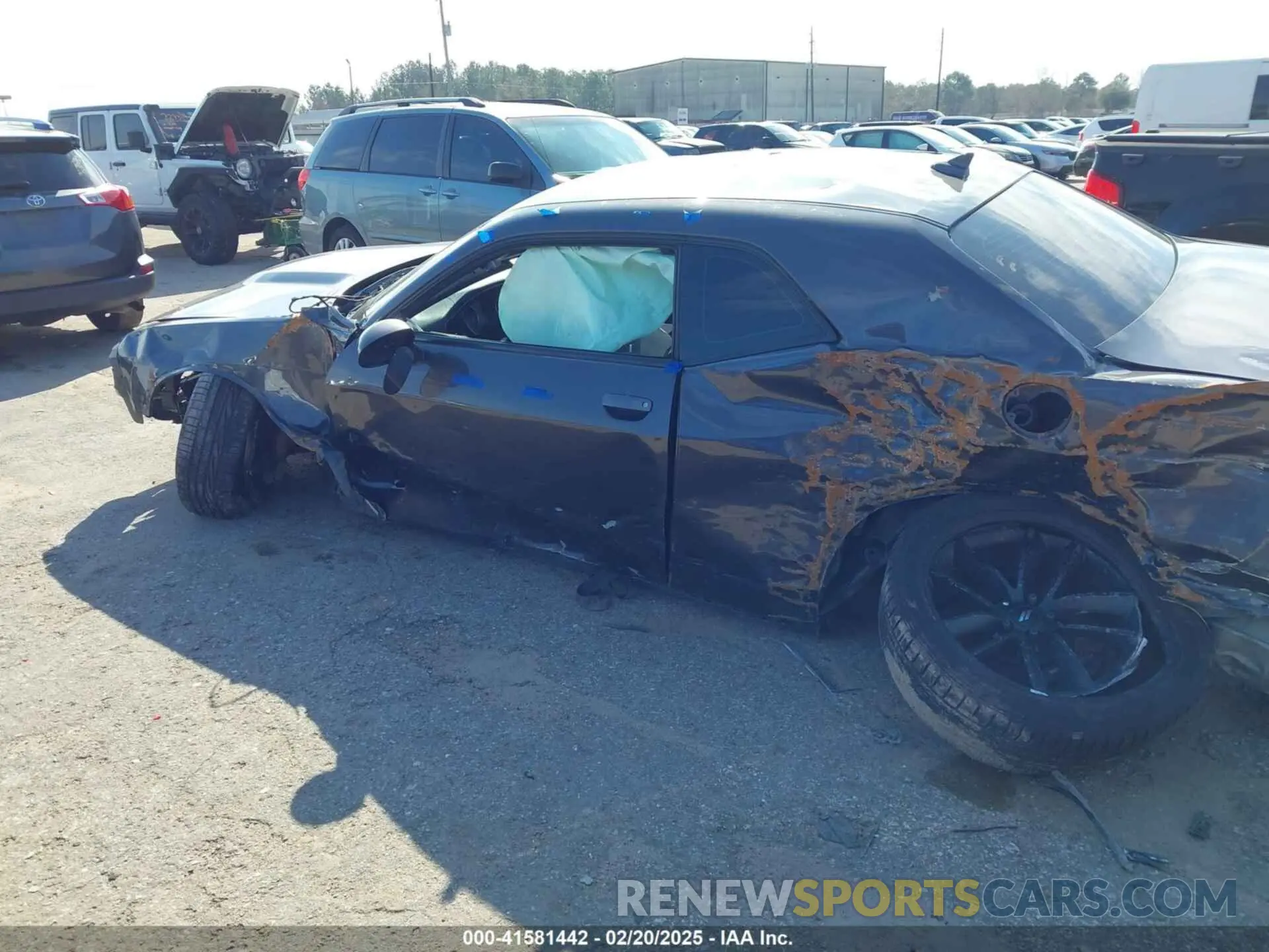 14 Photograph of a damaged car 2C3CDZJG0LH217506 DODGE CHALLENGER 2020