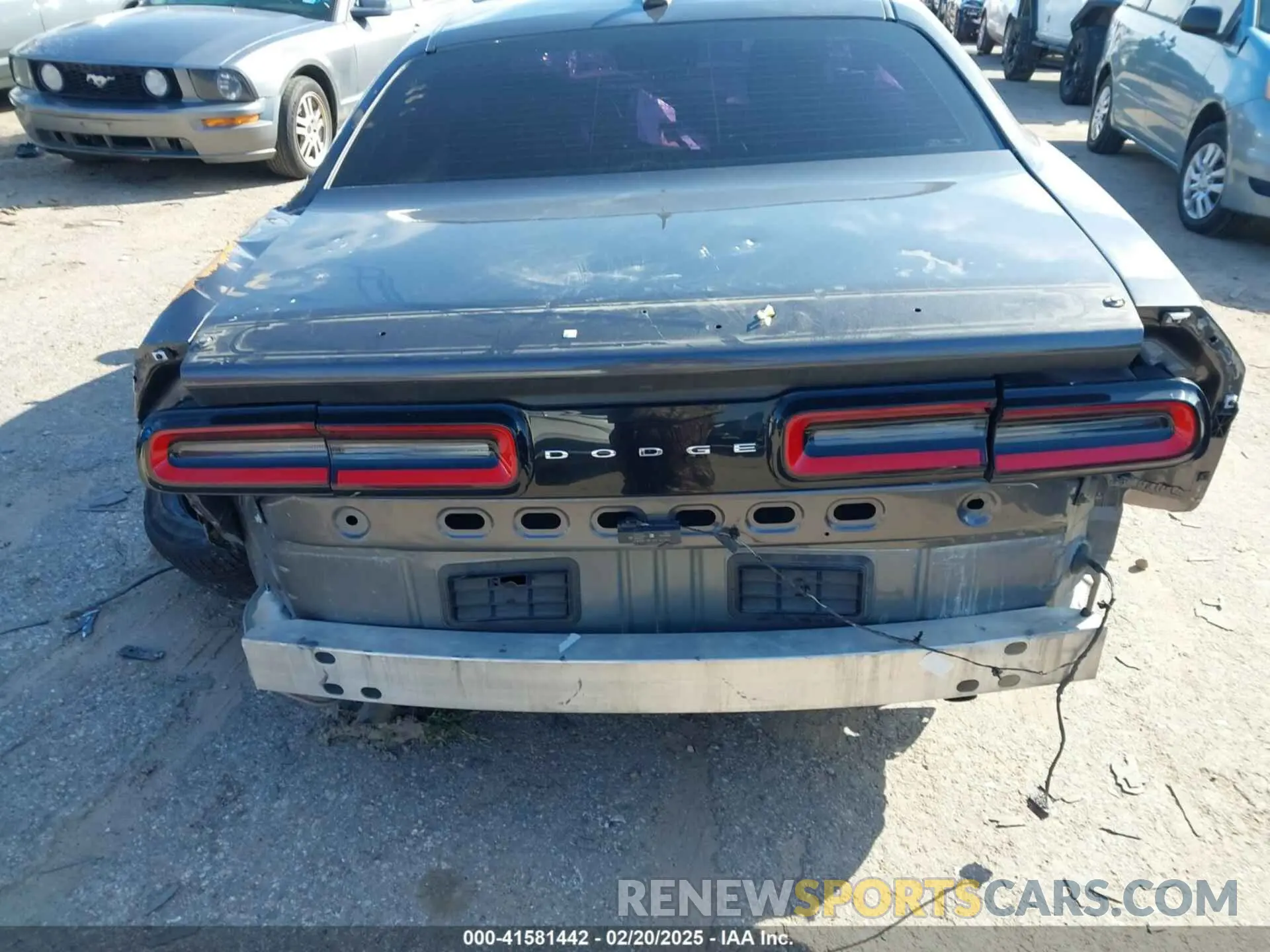 16 Photograph of a damaged car 2C3CDZJG0LH217506 DODGE CHALLENGER 2020