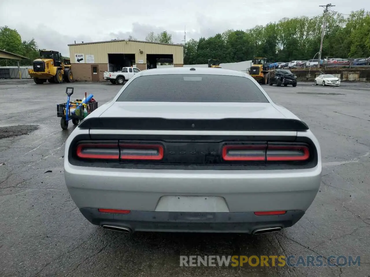 6 Photograph of a damaged car 2C3CDZJG3LH105704 DODGE CHALLENGER 2020