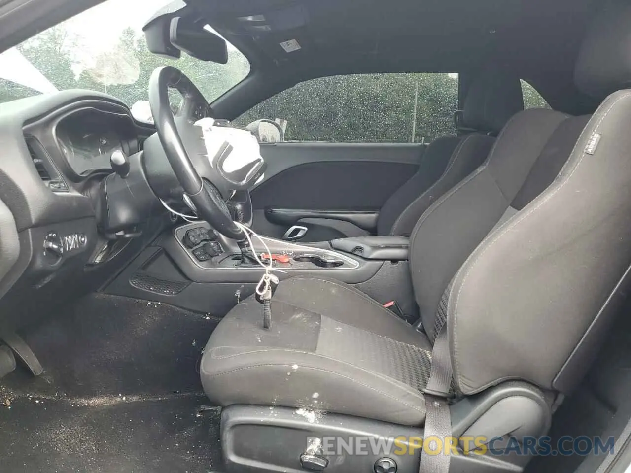 7 Photograph of a damaged car 2C3CDZJG3LH105704 DODGE CHALLENGER 2020