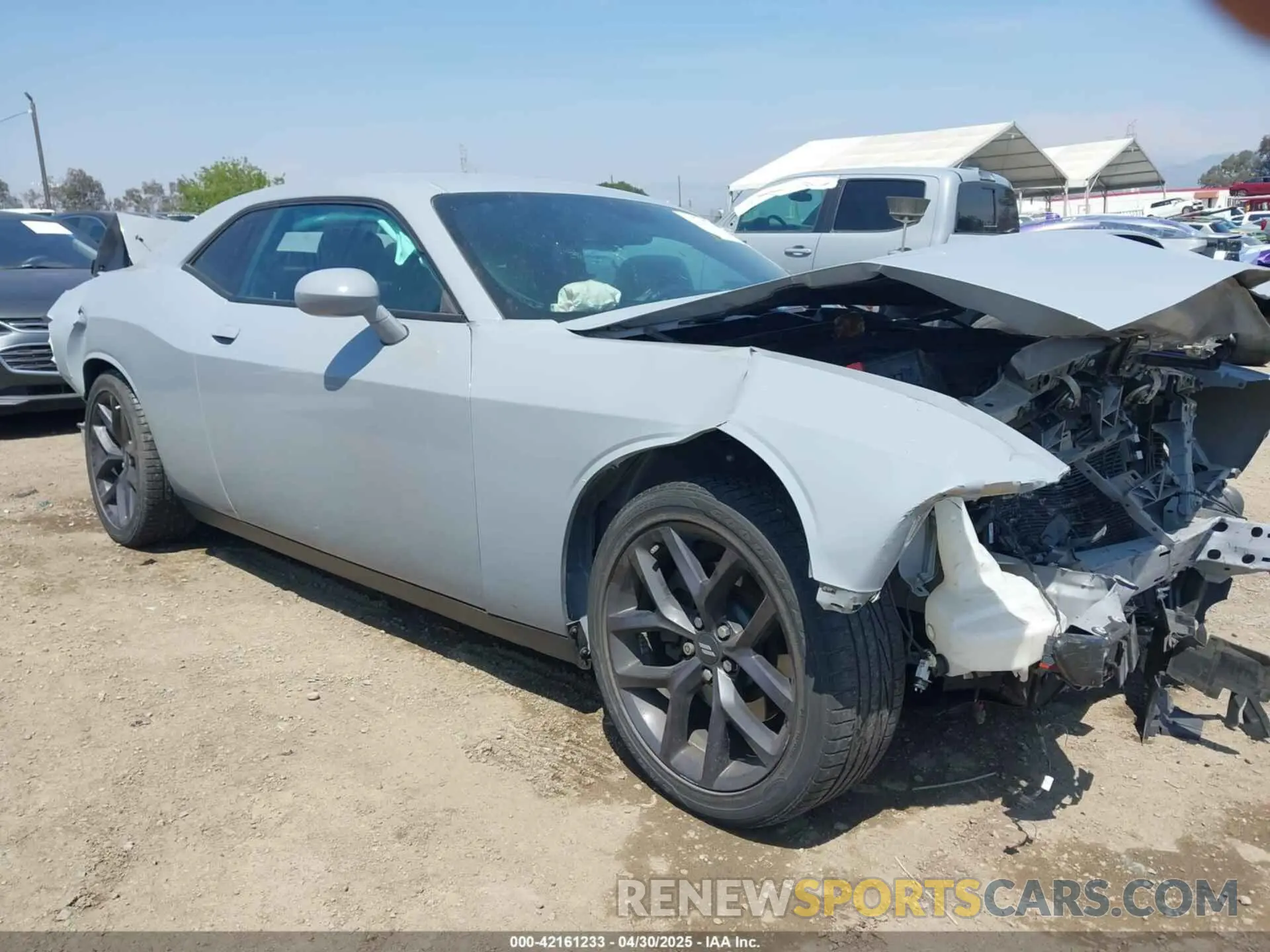1 Photograph of a damaged car 2C3CDZJG4LH250475 DODGE CHALLENGER 2020