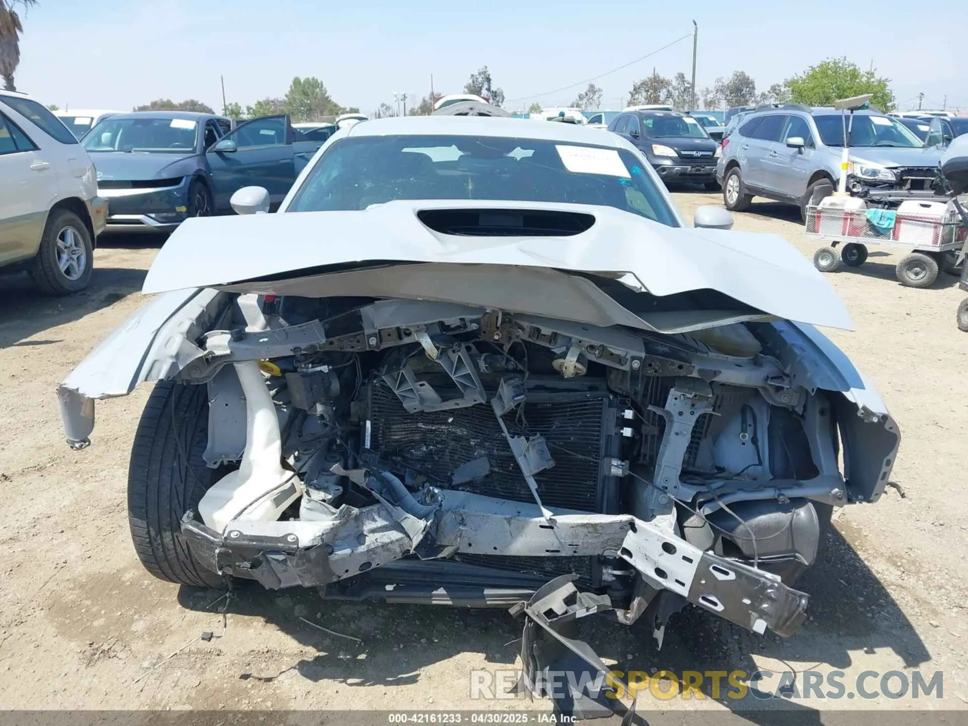 12 Photograph of a damaged car 2C3CDZJG4LH250475 DODGE CHALLENGER 2020