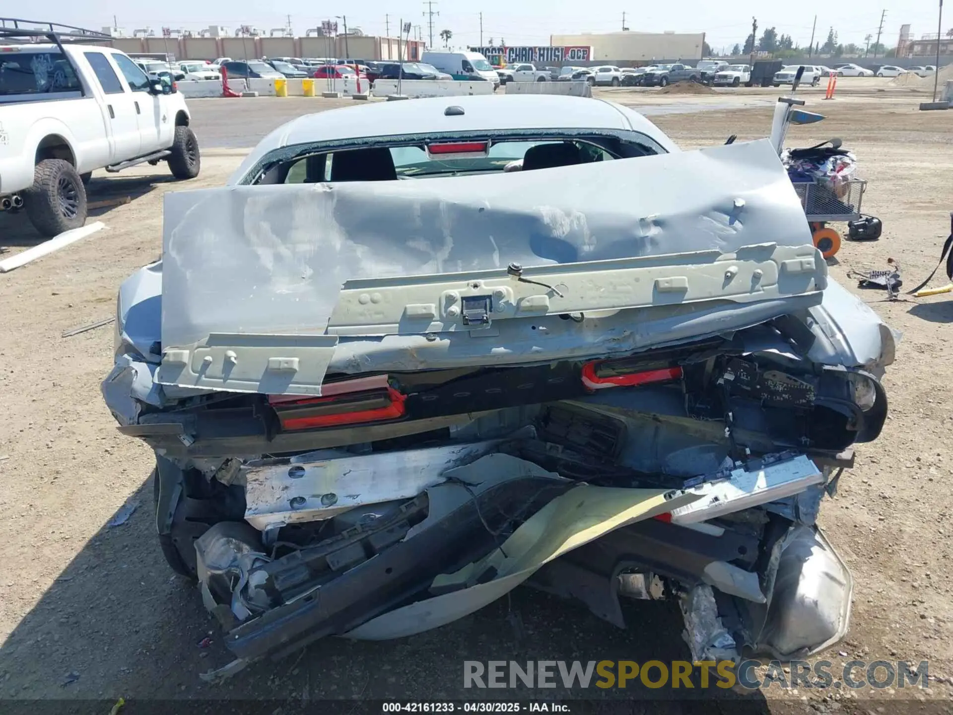 16 Photograph of a damaged car 2C3CDZJG4LH250475 DODGE CHALLENGER 2020