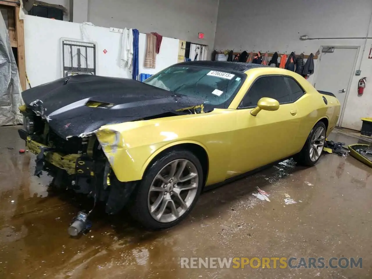 1 Photograph of a damaged car 2C3CDZJG5LH235743 DODGE CHALLENGER 2020